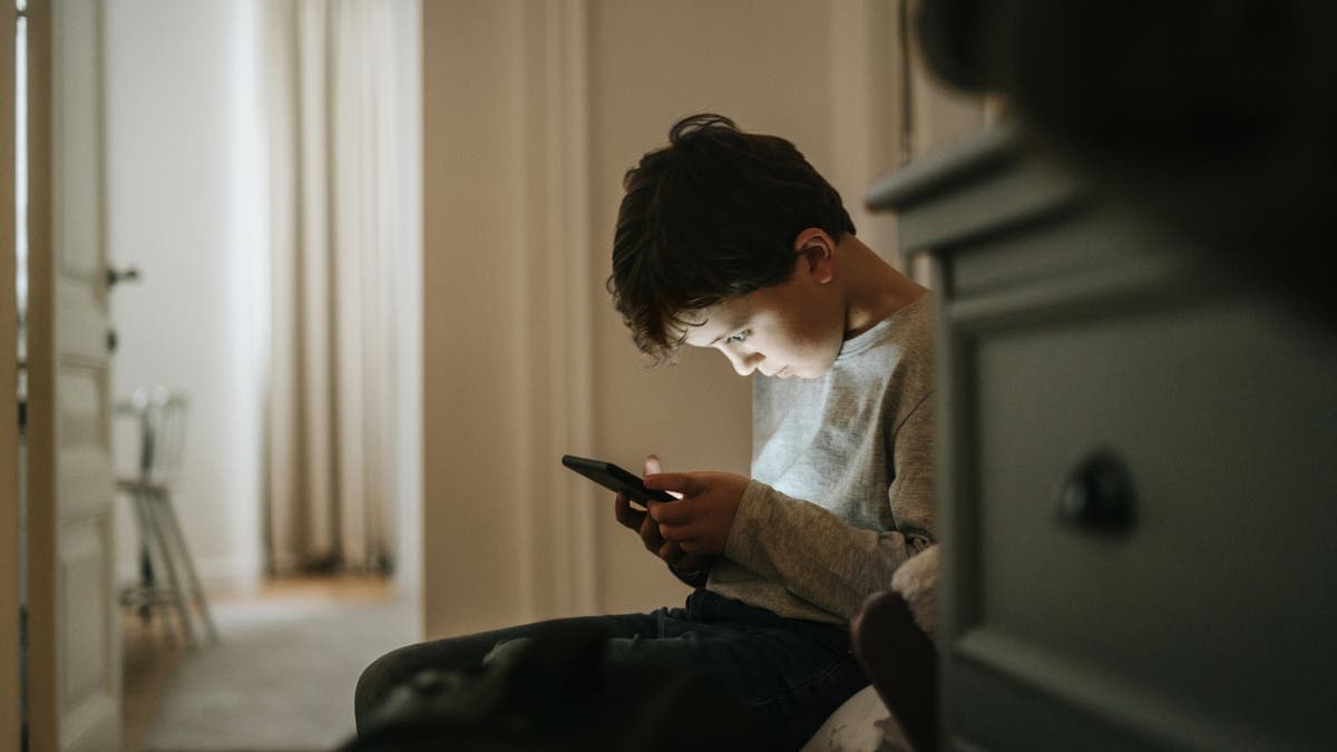 أسباب عديدة ستجعلك تعيد النظر في وقت استخدام الأطفال للشاشات