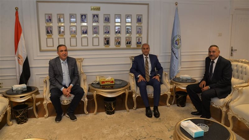 محافظ أسيوط يبحث مع رئيس هيئة الخدمات البيطرية تطوير المنظومة ودعم الثروة الحيوانية