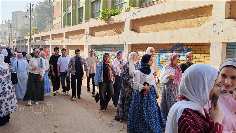 المحل الإعرابي لـ “قد خرجت” ومعنى “ازدراء” يحيران طلاب الثانوية العامة في امتحان العربي