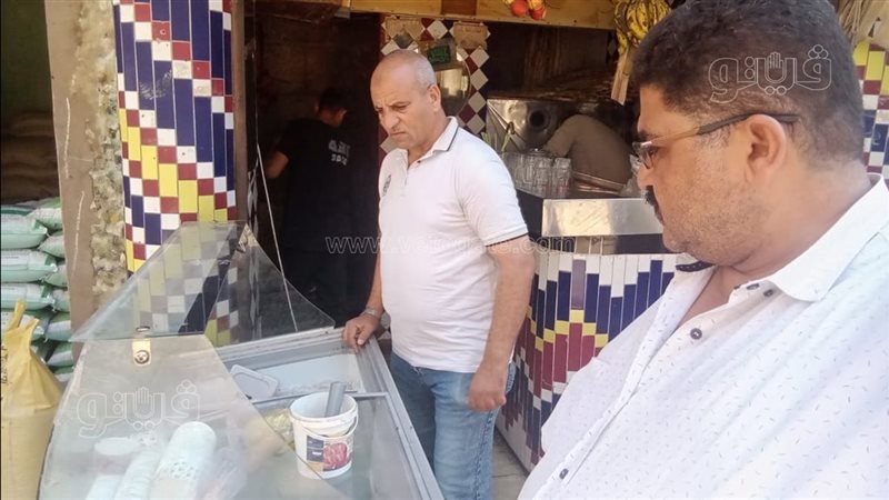 ضبط كميات من مادة ثاني أكسيد التيتانيوم داخل محل عصائر ببني سويف (صور)