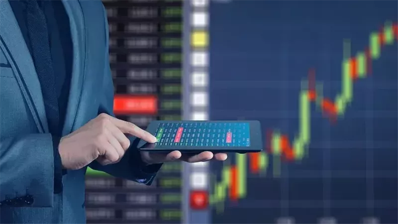 أخبار الاقتصاد اليوم: تراجع الدولار أمام الجنيه وهبوط أسعار الذهب.. 30 مليار جنيه خسائر سنوية داخل منظومة دعم الخبز.. والبورصة تربح 20 مليار جنيه بختام التعاملات