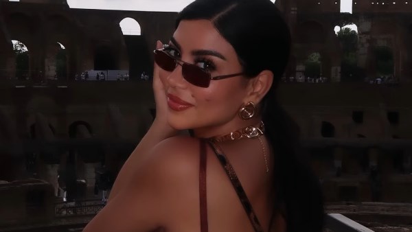 كارولين عزمي تستعرض جمالها عبر إنستجرام