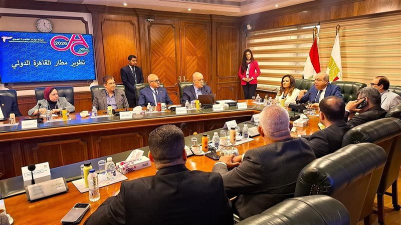 وفد من الشيوخ والنواب يتابع أعمال التطوير بقطاع الطيران