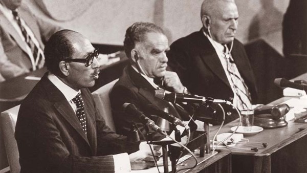 لأول مرة.. قناة إسرائيلية تبث وثائقي عن كواليس زيارة السادات لتل أبيب عام 1977