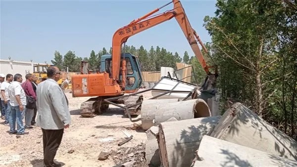 إزالة هنجر مخالف على مساحة 912 مترًا في حملة بأبو حمص البحيرة
