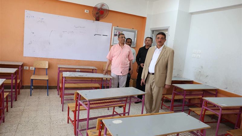 سكرتير عام الوادي الجديد المساعد يتفقد لجان الثانوية العامة بالخارجة