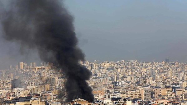 غارة إسرائيلية تستهدف سيارة على طريق خلدة الساحلي جنوبي بيروت