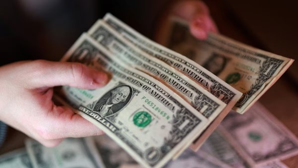 أسعار الدولار والعملات الأجنبية مقابل الجنيه اليوم الإثنين.. فيديو