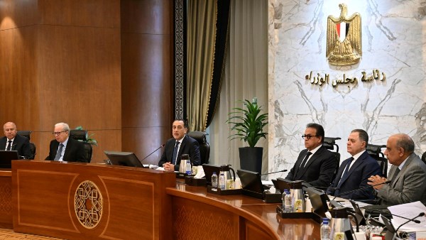 ترقية الموظفين.. مجلس الوزراء يوافق على 12 قرار واتفاقية اليوم