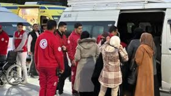 معبر رفح البري يستقبل دفعة من العائدين الفلسطينيين إلى قطاع غزة