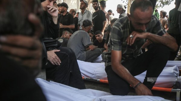 استشهاد 3 فلسطينيين بينهم طفل بقصف الاحتلال مجموعة من المواطنين في مخيم جباليا