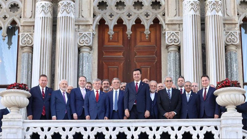 عمرو موسى يشارك باحتفالية الذكرى الـ29 لتأسيس منظمة الدول الثماني النامية في إسطنبول