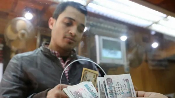 مليون جنيه للمصريين بالخارج.. مفاجأة من الحكومة للمغتربين ضمن مبادرة «افتح حسابك في مصر»