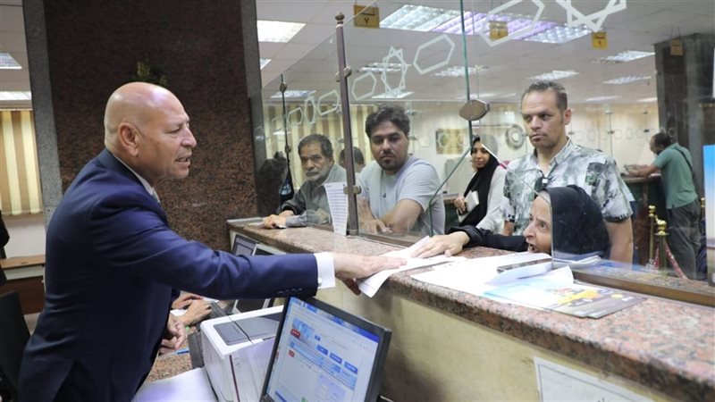 محافظ القاهرة يتفقد المركز التكنولوجى لخدمة المواطنين بروض الفرج
