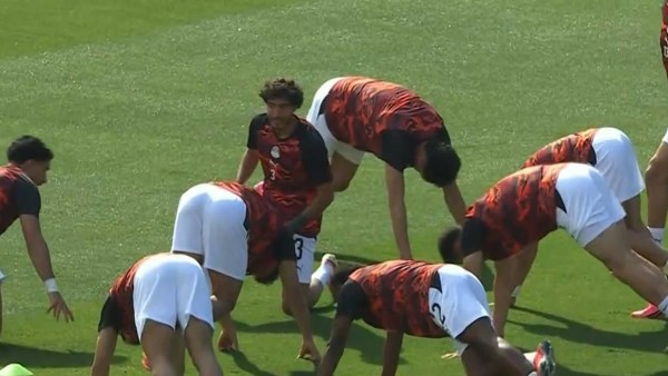 ودية الفراعنة والسليساو .. منتخبا مصر والبرازيل يجرون عمليات الإحماء | شاهد