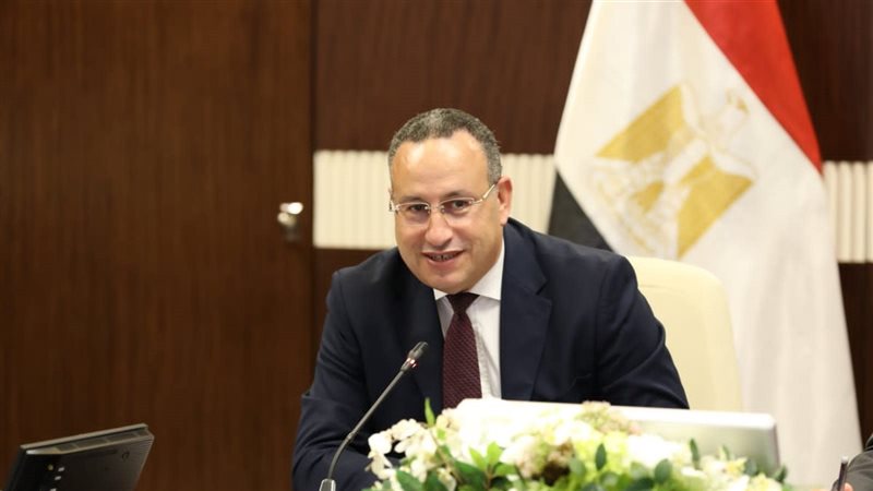 وزير التعليم العالي يهنئ جامعة المنصورة بتوثيق أول دليل حفري مؤكد لوجود “التيروصورات” بمصر