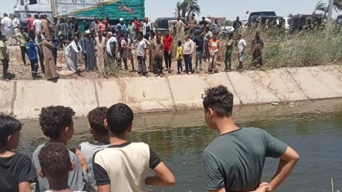 مصرع 13 طفلاً في انقلاب “تروسيكل” بمصر.. والنيابة تحقق