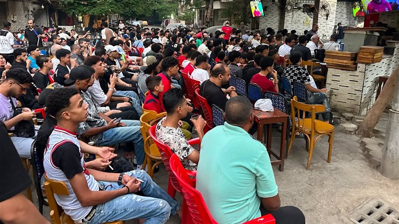 ما حدش نام، مقاهي دار السلام بالقاهرة “كاملة العدد” لمؤازرة منتخب مصر أمام إيران (فيديو)