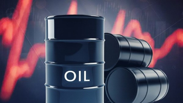 توقعات روسية تهز أسواق الطاقة.. النفط قد يتراجع إلى 80 دولارا رغم أزمات الشرق الأوسط