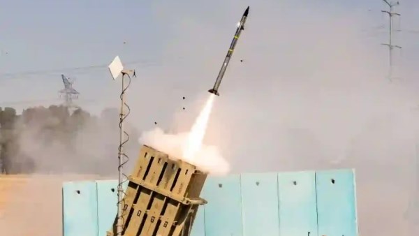 دوي انفجارات في القدس المحتلة.. إيران تجدد القصف الصاروخي على إسرائيل