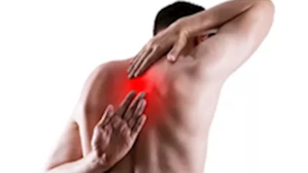 ألم منتصف الظهر.. متى يكون طبيعيًا ومتى يستدعي زيارة الطبيب؟