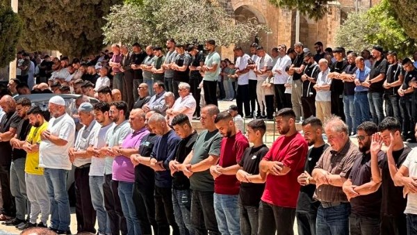 رغم التضييق الإسرائيلي.. 65 ألف مصلٍ يؤدون صلاة الجمعة في المسجد الأقصى