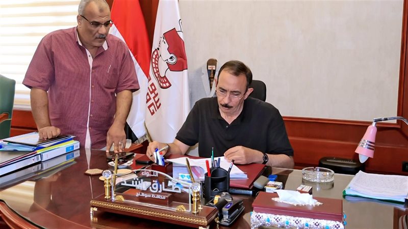 محافظ سوهاج يعتمد قرار منح العلاوة التشجيعية لـ 563 موظفا