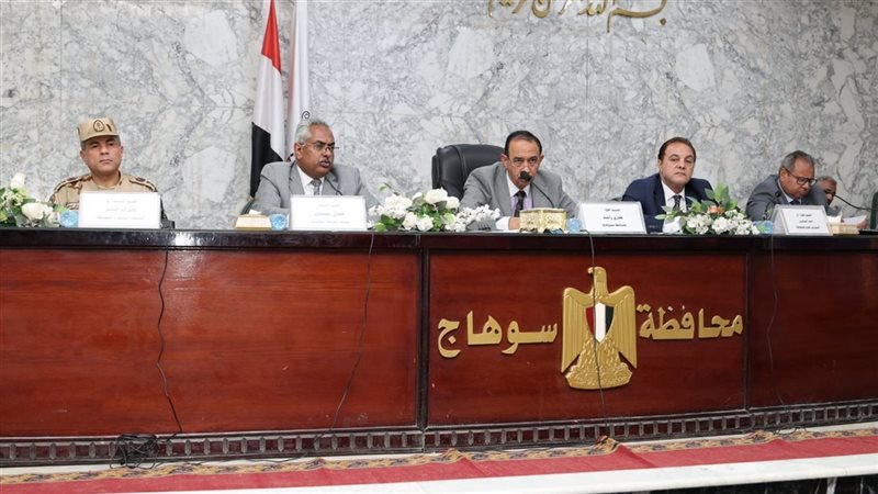 محافظ سوهاج يترأس اجتماع المجلس التنفيذي ويناقش معدلات الأداء في القطاعات المختلفة