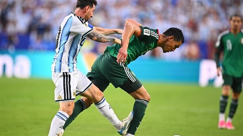 بعد تحديد “المذنب”، الفيفا يفتح تحقيقًا رسميًّا في عدم طرد ميسي أمام الجزائر (فيديو)