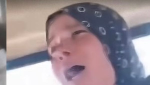 شنطة مليانة أعمال سحر.. فيديو متداول لسيدة داخل ميكروباص يثير الجدل عبر مواقع التواصل| اعرف الحقيقة