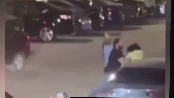 بعد واقعة ضرب فتاة في الشارع .. آية سماحة تعلّق: «البوسة فضيحة والعنف له مبرراته»