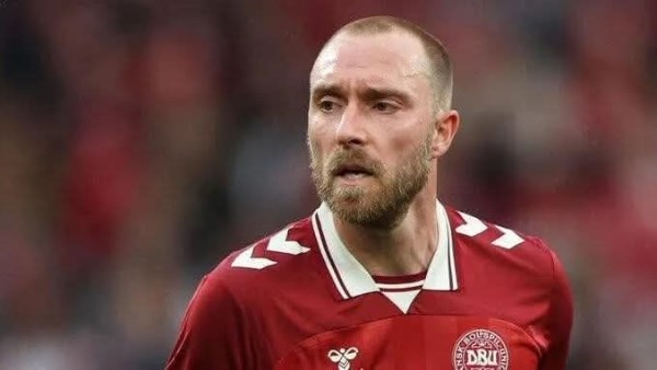 بعد سقوطه المفاجئ.. طبيب منتخب الدنمارك: جهاز القلب أنقذ إريكسن واستجاب بشكل مثالي