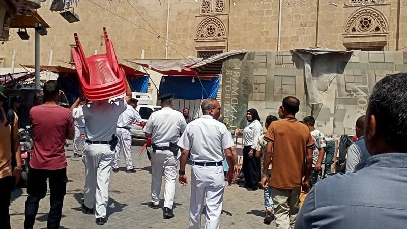 استجابة لشكاوى الأهالي، مرافق الغربية تشن حملة لرفع الإشغالات بمنطقة السيد البدوي بطنطا