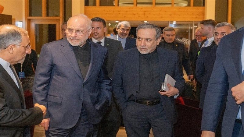 رئيس الوفد الإيراني المفاوض من زيورخ: لن أخيب آمال شهداء إيران وسأعود مرفوع الرأس