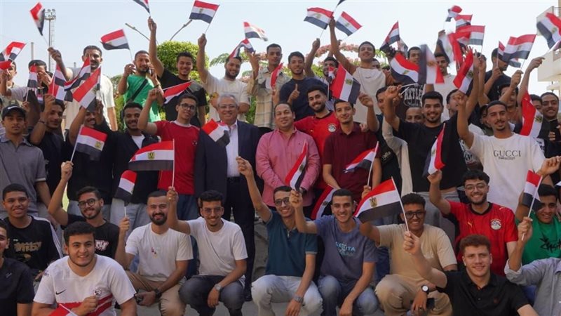 1000 طالب بجامعة عين شمس يشجعون منتخب مصر في كأس العالم عبر”الفان زون”