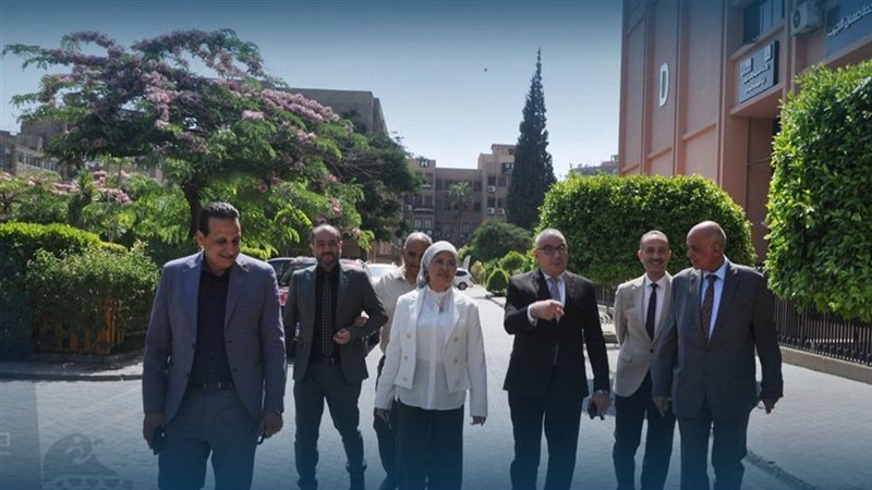 «تجارة عين شمس» تحتفل بتخريج الدفعة الأولى من البرنامج التأهيلي للتدريس بالإنجليزية