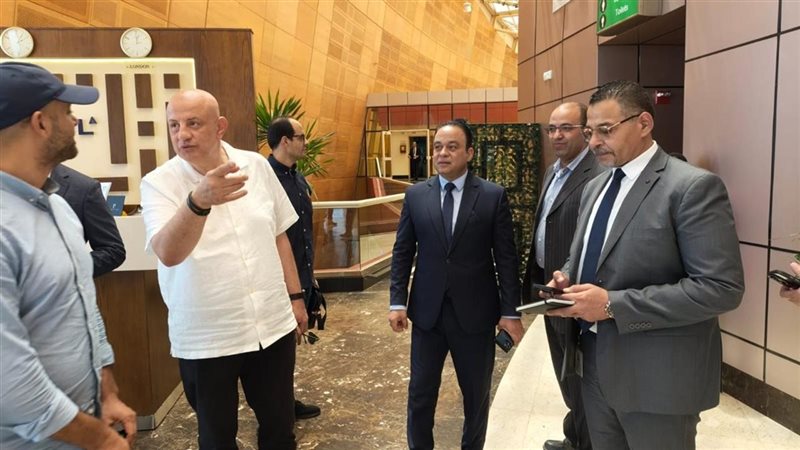 رئيس المصرية للمطارات يتابع مشروعات التطوير بمطاري شرم الشيخ والغردقة