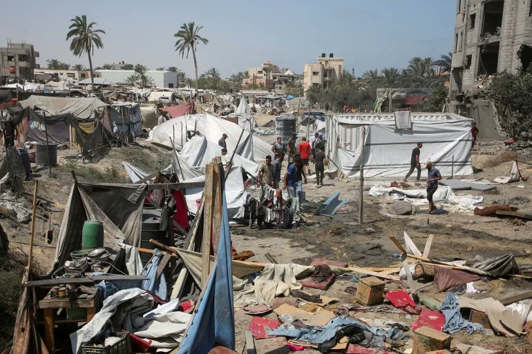 غزة تحت النار.. شهيدة و16 إصابة جراء قصف خيام النازحين في خانيونس