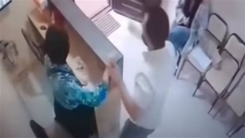 كشف ملابسات فيديو الاعتداء على سيدة داخل مستشفى ببنها، والنيابة تباشر التحقيق