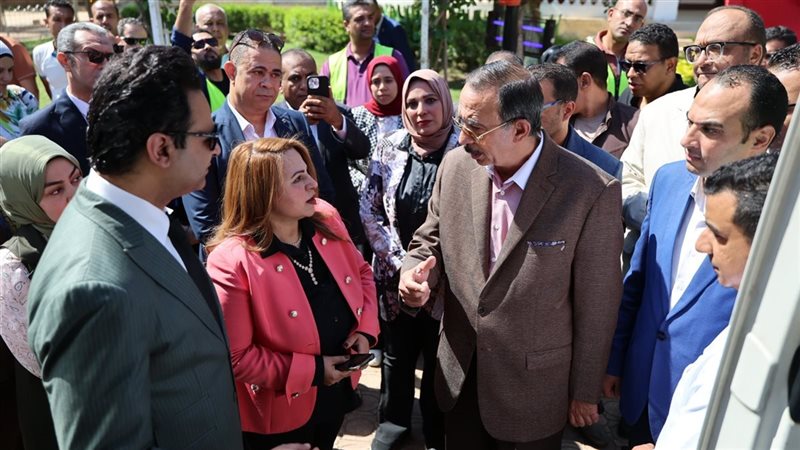 محافظ سوهاج يتفقد فعاليات حملة التبرع بالدم ويشيد بالمشاركين (صور)