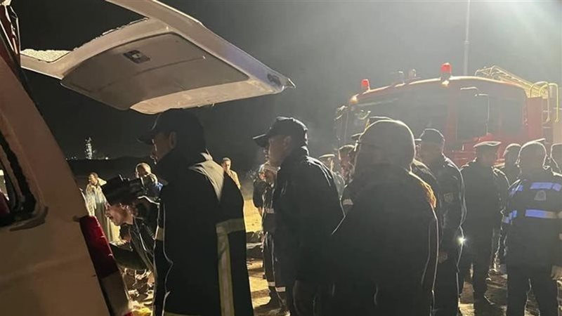 شهود العيان يكشفون تفاصيل انقلاب تريلا علي سيارتين في دائري الوراق