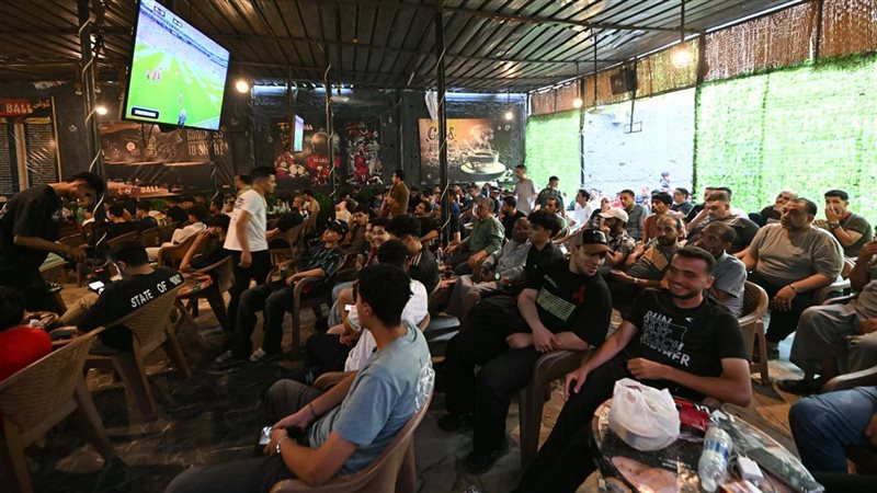 كله بيقول “يا رب”، مقاهي شبرا الخيمة “كاملة العدد” لمؤازرة منتخب مصر أمام إيران (صور)