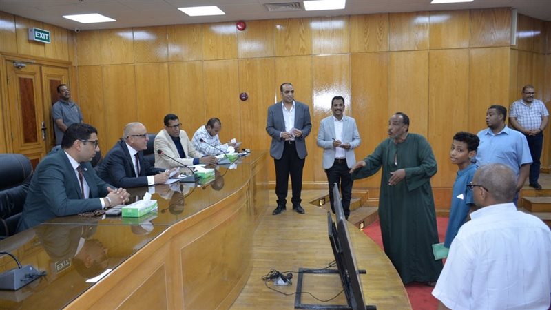 محافظ الأقصر يترأس لقاء اليوم المفتوح لبحث شكاوى وطلبات المواطنين