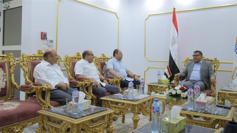 محافظ قنا يبحث مع رئيس هيئة تنمية الصعيد تنفيذ مشروعات استثمارية جديدة (صور)