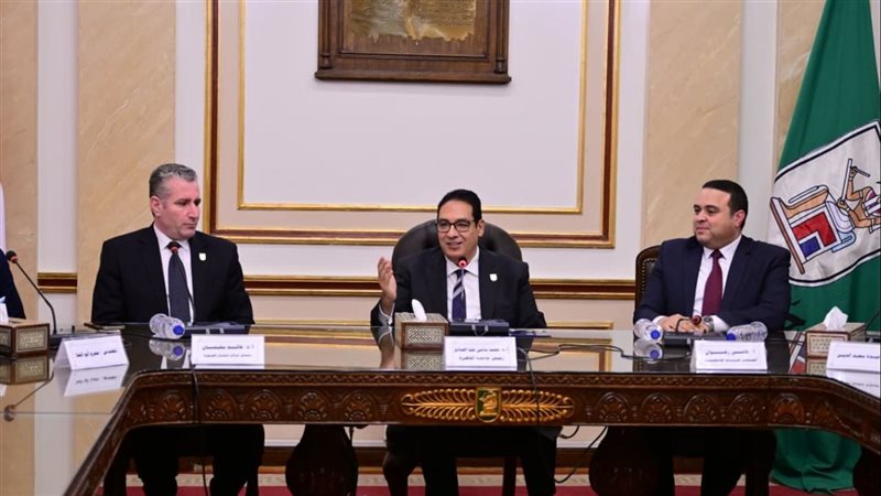 الأمانة العامة لجامعة القاهرة ومركز ضمان الجودة يحصلان على شهادات الأيزو