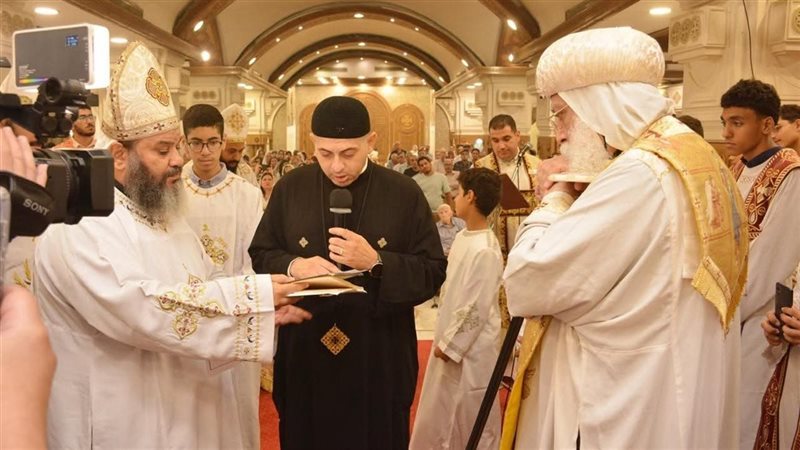 الأنبا دوماديوس يرسم كاهنا جديدا للخدمة في إيبارشية 6 أكتوبر