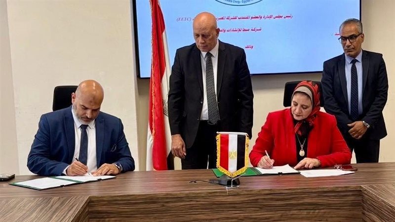 نقل الكهرباء توقع عقدا لتطوير البنية التحتية للاتصالات ودعم التشغيل الآمن للشبكة بالقاهرة