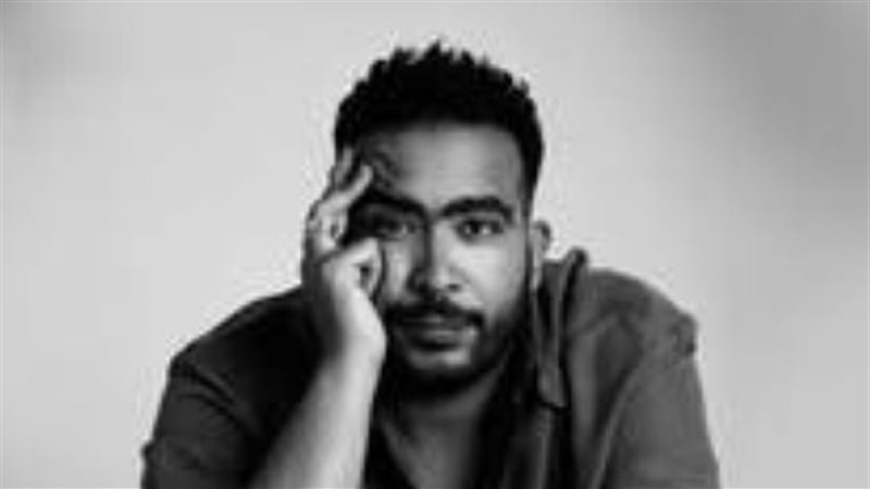 الشاعر خالد عصام: جملة “يا مصر بتعمليها إزاي” كانت سؤالًا فتح باب فرحة المصريين
