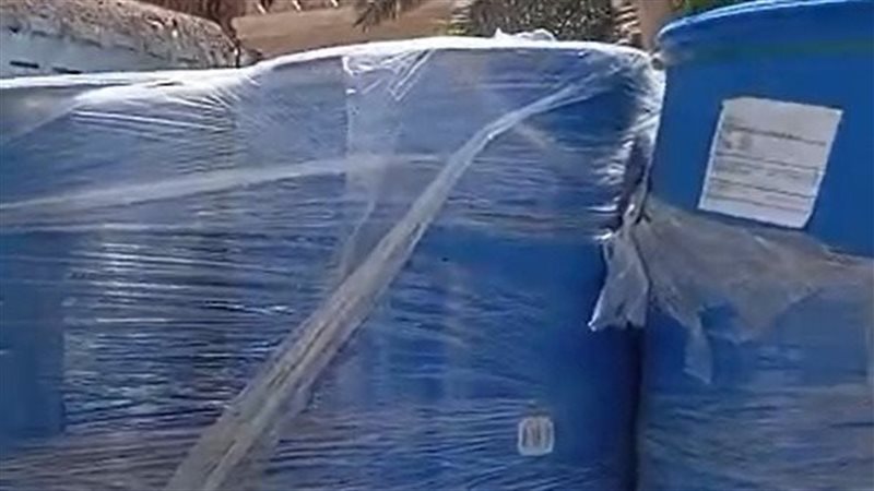 ضبط 2.7 طن ألوان صناعية بمحال بيع العصائر بالفيوم