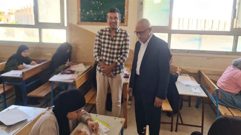 محافظ شمال سيناء يتفقد سير امتحانات الثانوية العامة بمدرسة بئر العبد الثانوية بنات